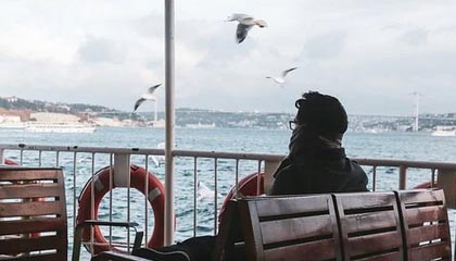 乐鱼app-雷霆队新援在比赛中展现出色，球迷心目中新宠，雷霆队最新消息签约