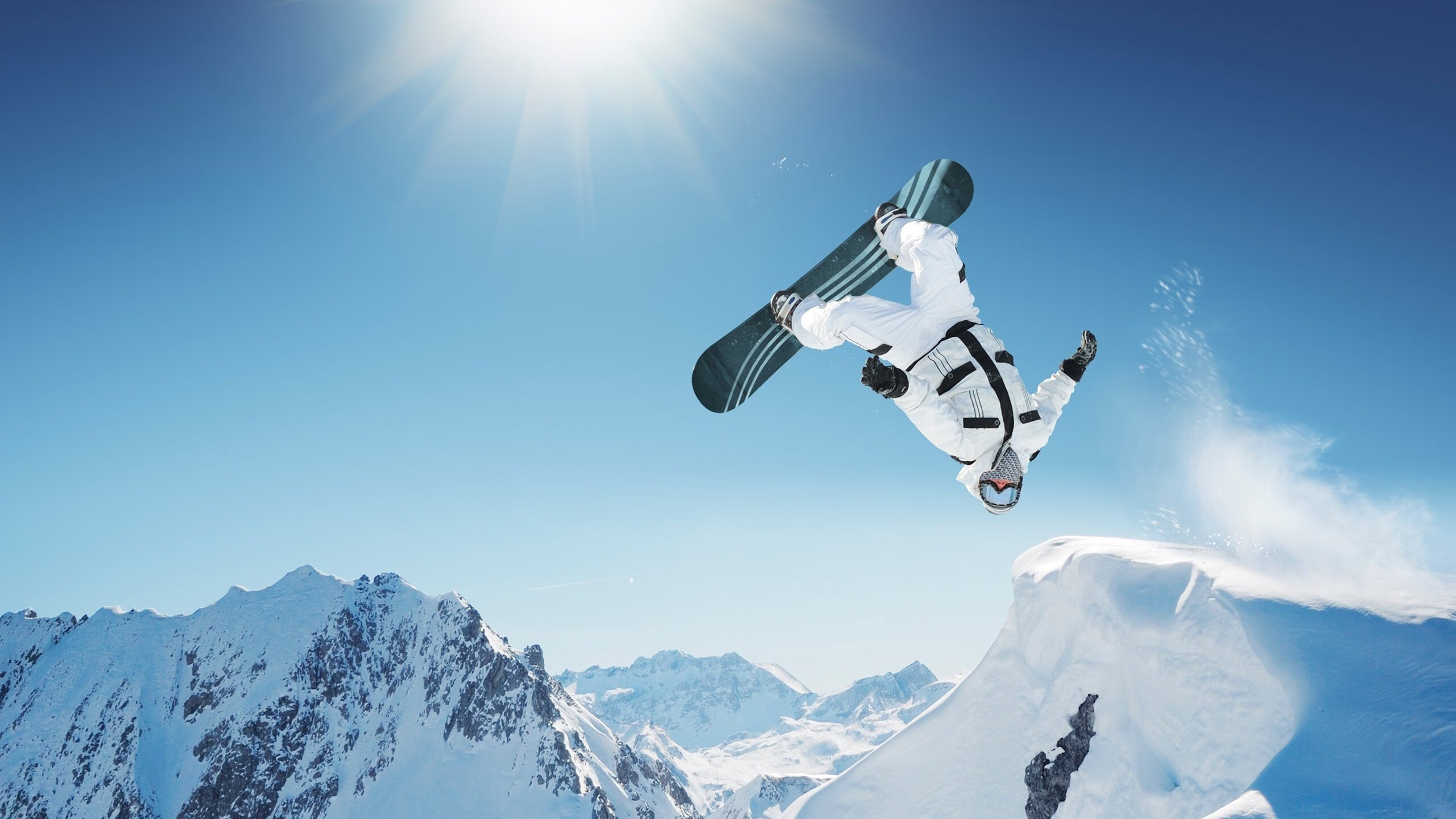 跳水比赛中希腊男将精准入水，希腊男子跳远