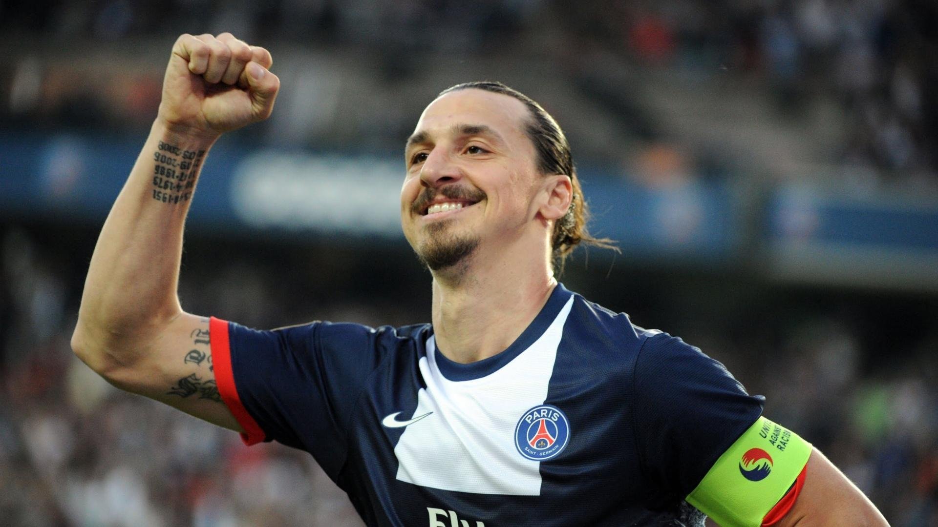 霍特·巴雷特：作为全黑队的全能中场，他的快速决策和精确控制帮助球队夺得多场胜利