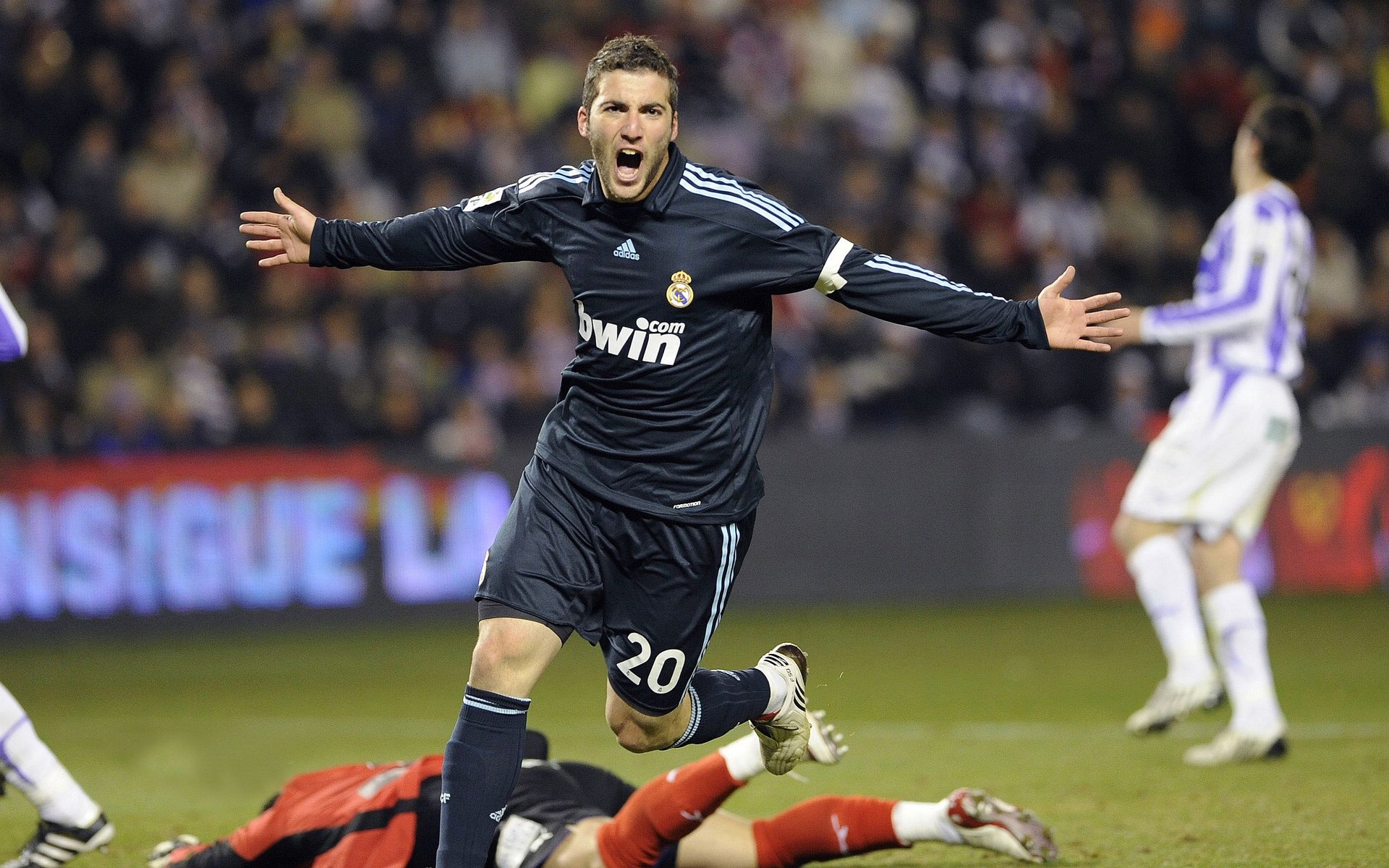 线上社区:车迷互动讨论火热展开,车迷频道宣传片