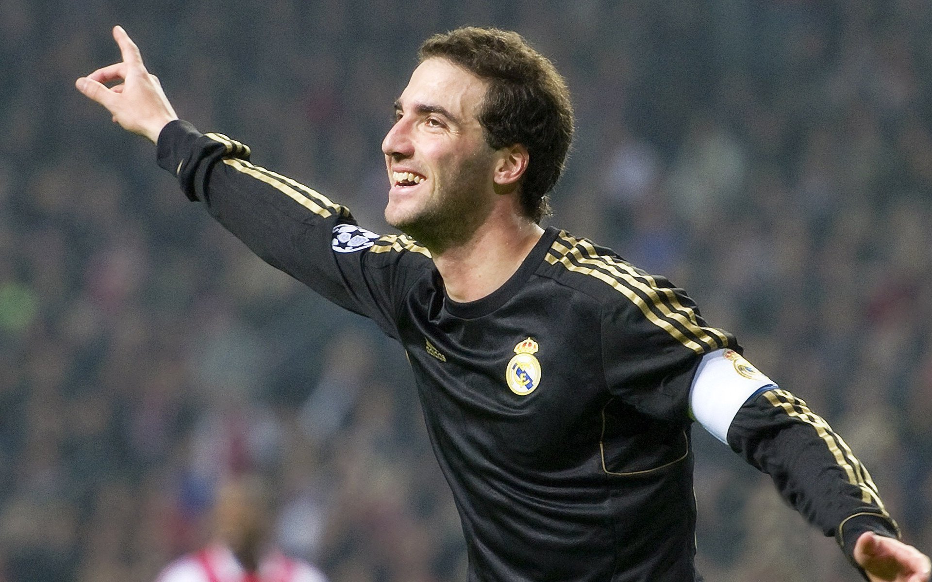 乐鱼体育官网网址-足球纪录片《绿茵中国》登陆各大平台，绿茵足球论坛