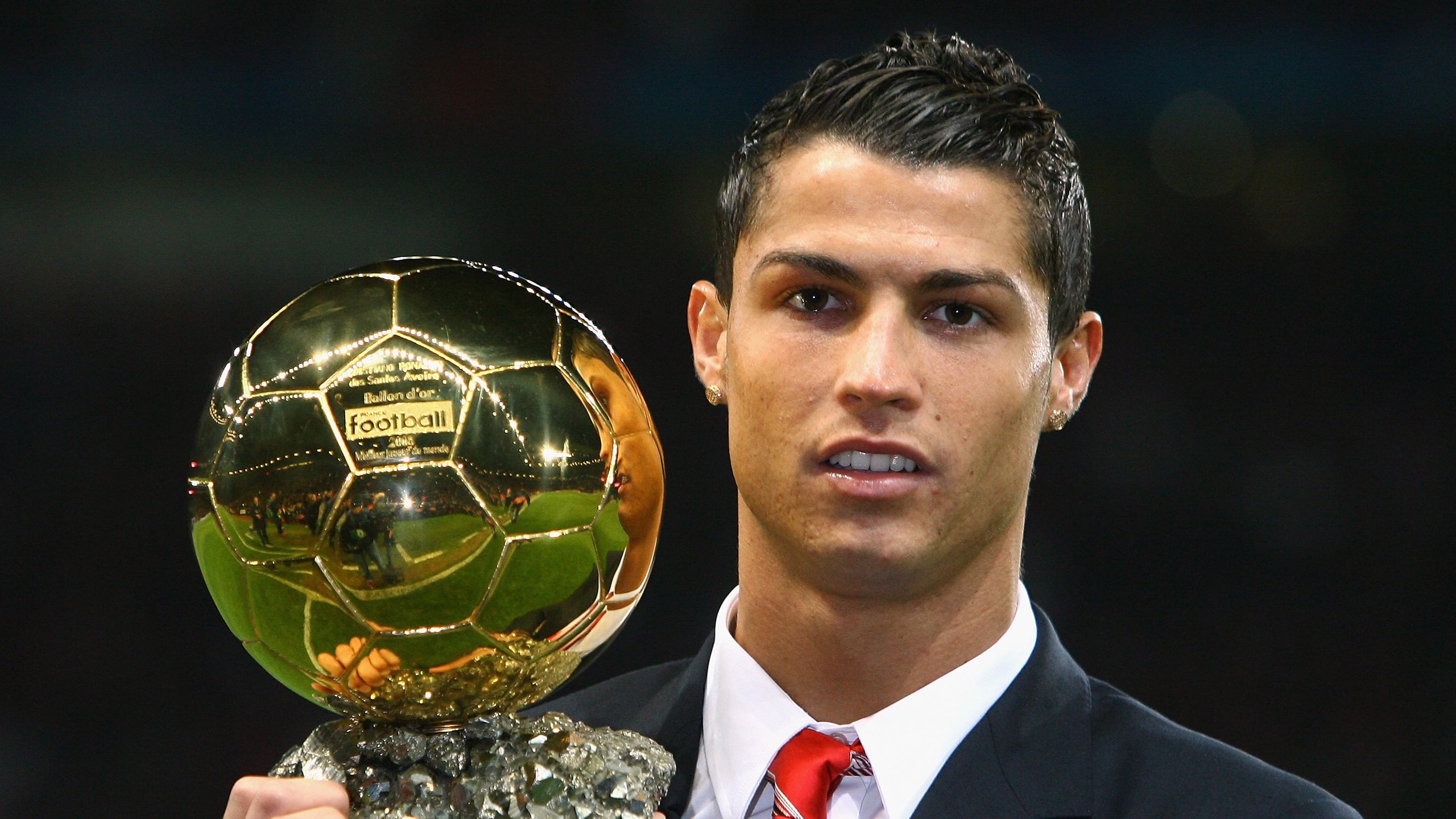 逆境中的“领袖”风采：欧冠赛场上的团队核心，欧冠联赛成员